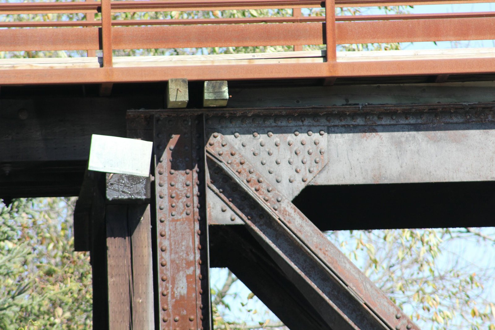 Upper angle connection